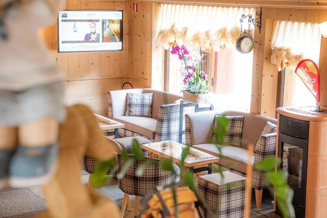 Hotel Capriolo Livigno 3*,  Italy